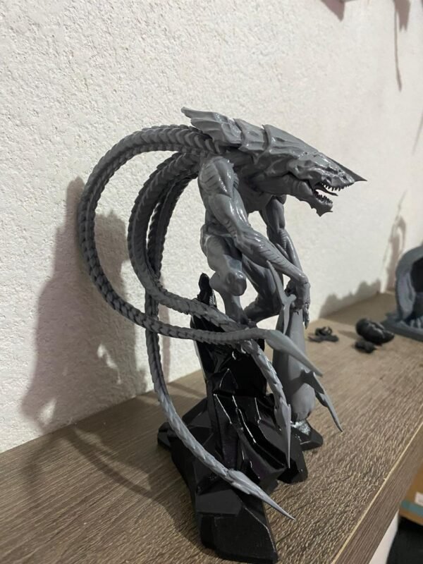 Matstation Stinger - Love, Death & Robots (Figura Impresa en Resina) - Image 2